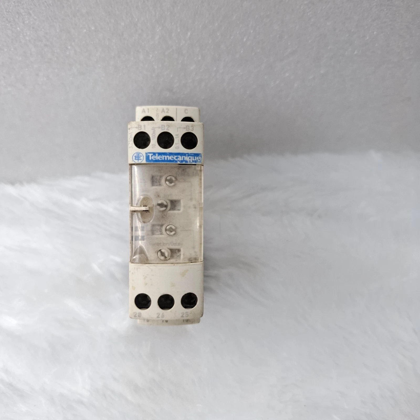 Schneider Electric Telemecanique RM4JA31M Current Control Relay 220-240V Ac